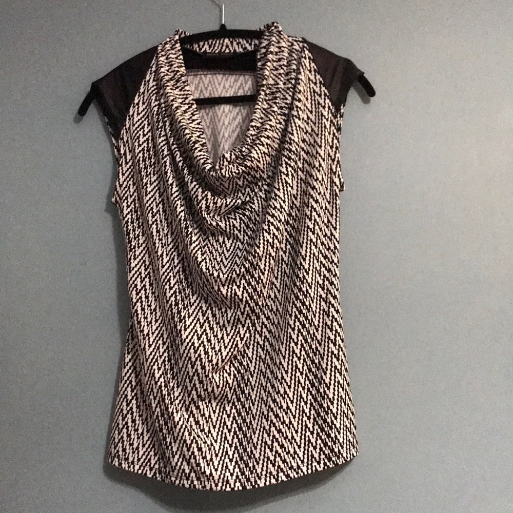 🆕TOP WITH FAUX LEATHER SHOULDER DETAIL